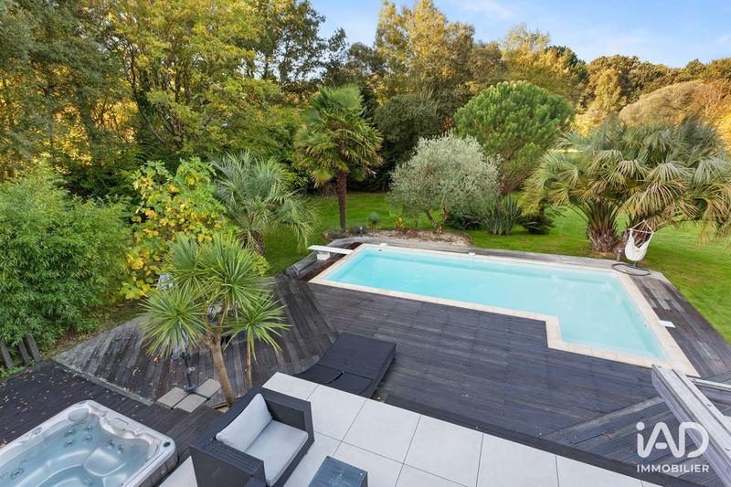 Maison - 283 m² - 8 pièces