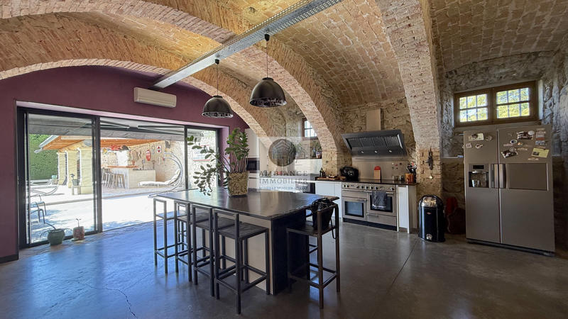 Maison - 205 m² - 7 pièces