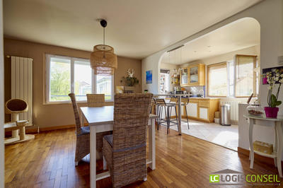 Maison - 152 m² - 8 pièces