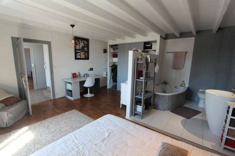 Maison - 225 m² - 7 pièces