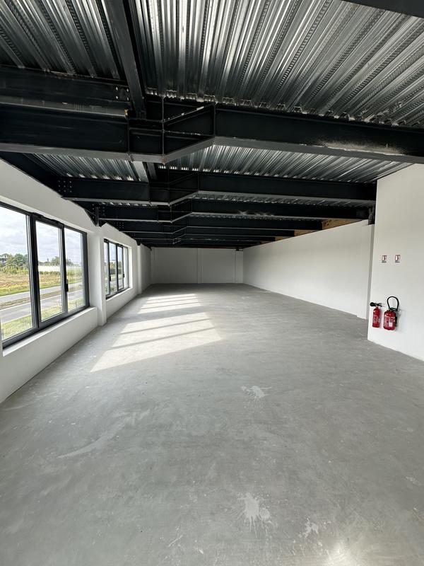 Local d'activités - 300 m² - 1 pièce