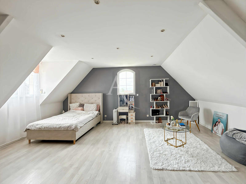 Maison - 328 m² - 8 pièces