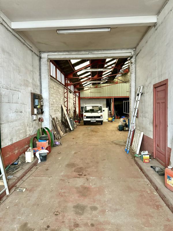 Entrepôt - 1 000 m²