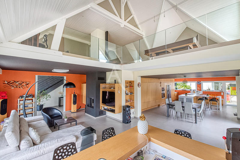 Maison - 255 m² - 8 pièces