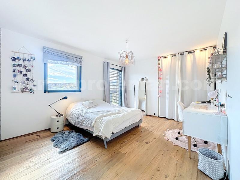 Maison - 486 m² - 8 pièces