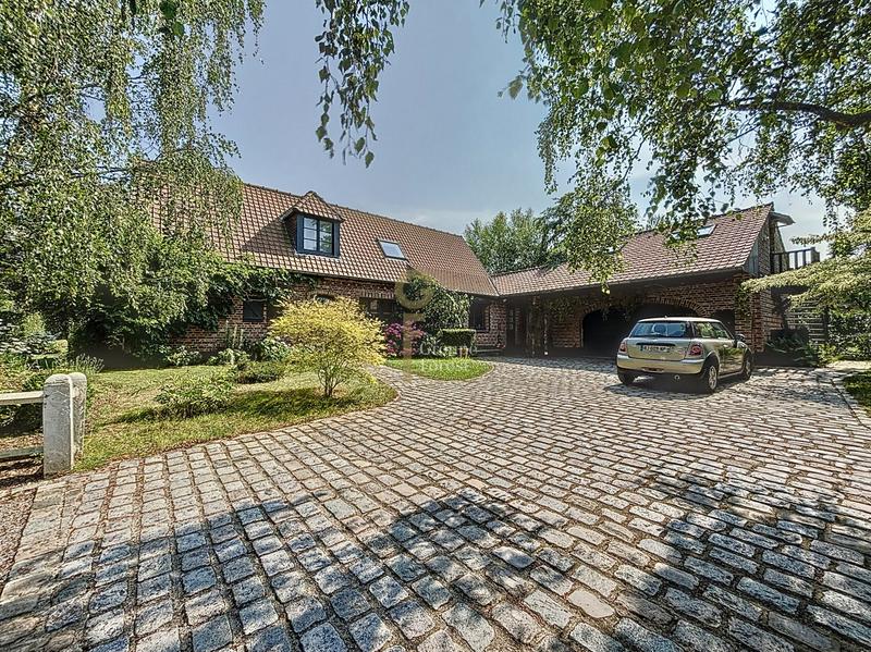 Maison - 312 m² - 9 pièces