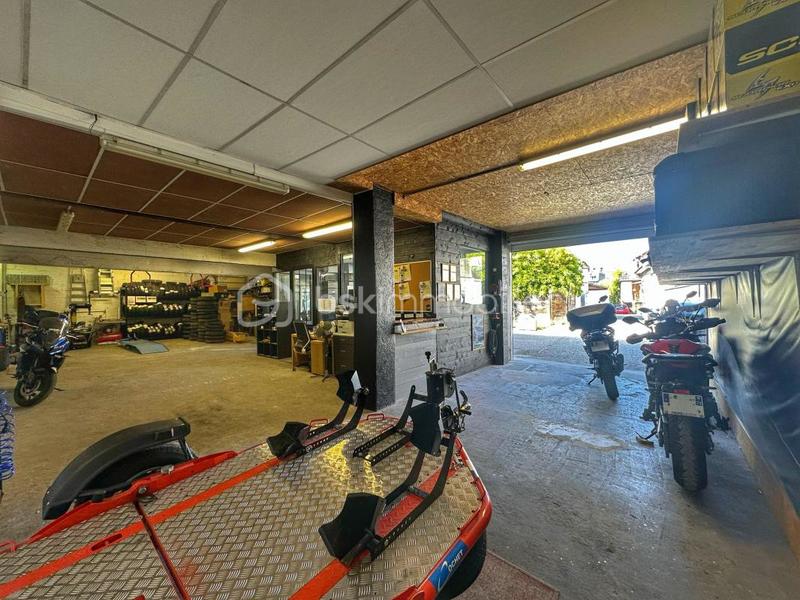 Bureau - 145 m² - 1 pièce