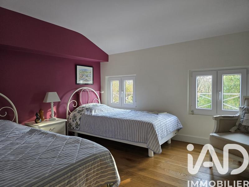 Maison - 250 m² - 10 pièces