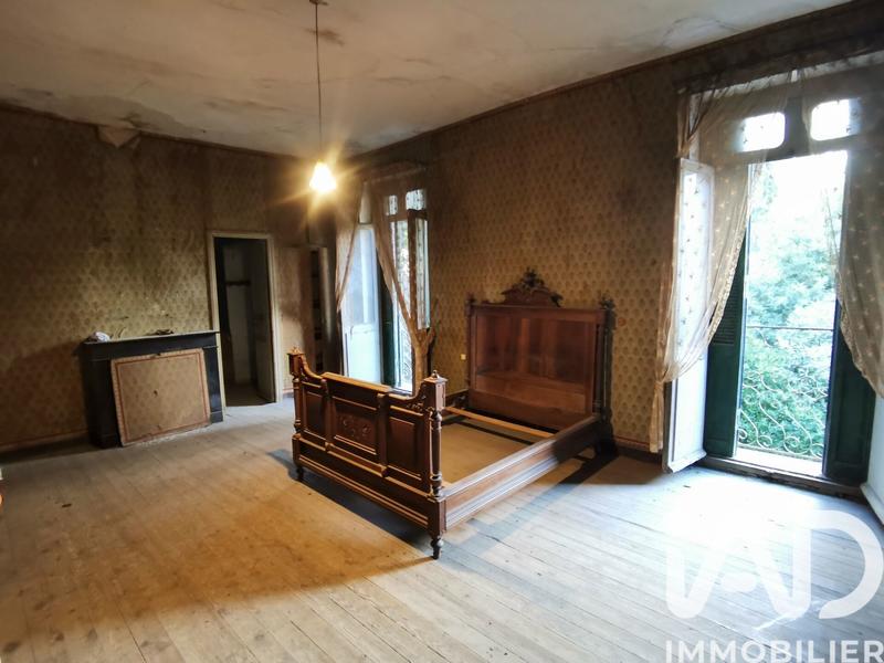 Maison - 210 m² - 9 pièces