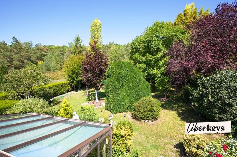 Maison - 215 m² - 8 pièces