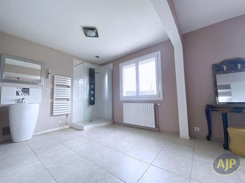 Maison - 182 m² - 7 pièces