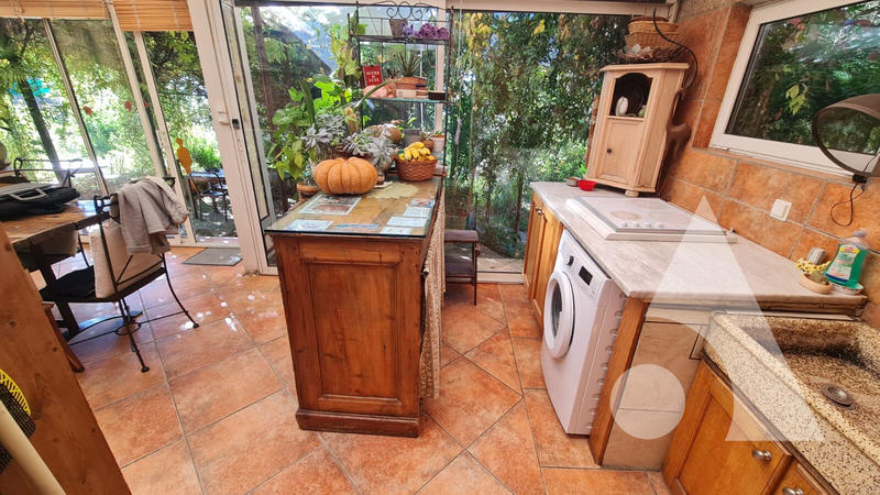 Maison - 270 m² - 8 pièces