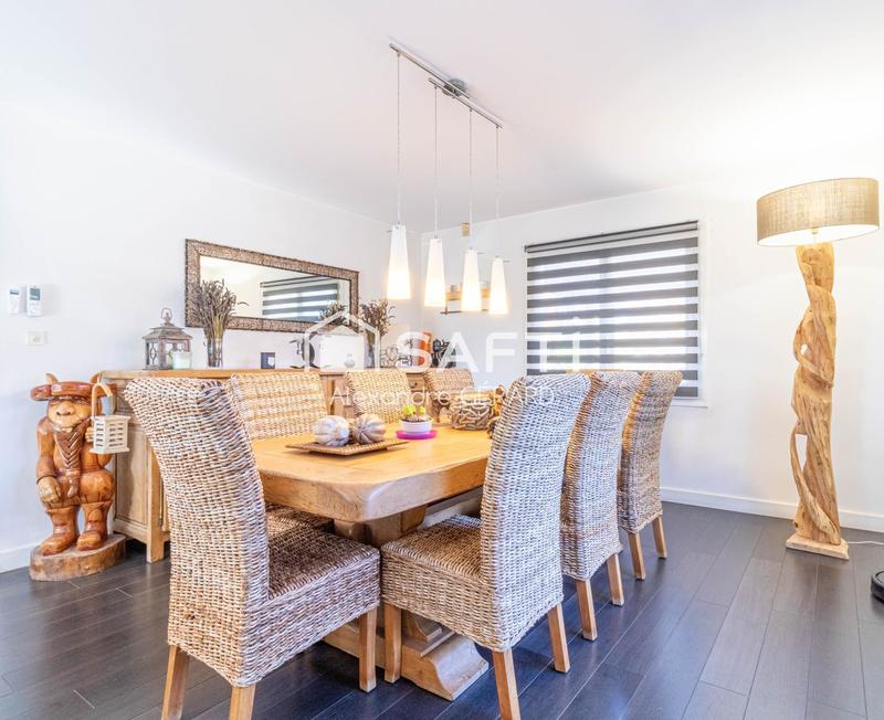 Maison - 230 m² - 8 pièces