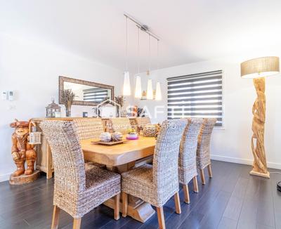 Maison - 230 m² - 8 pièces