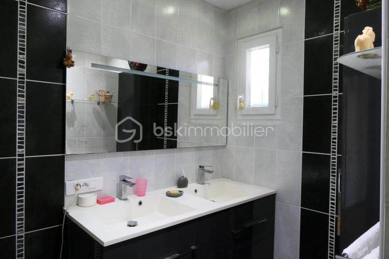 Maison traditionnelle - 107 m² - 5 pièces