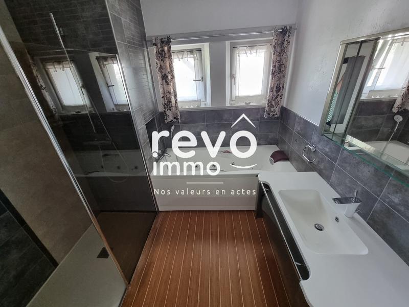 Maison - 213 m² - 7 pièces