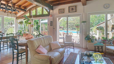 Maison - 275 m² - 9 pièces