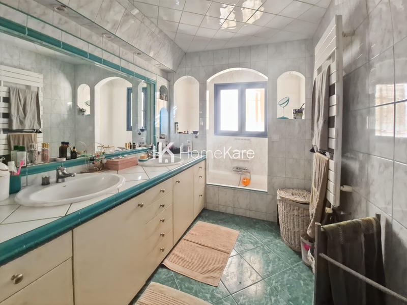 Maison - 190 m² - 8 pièces