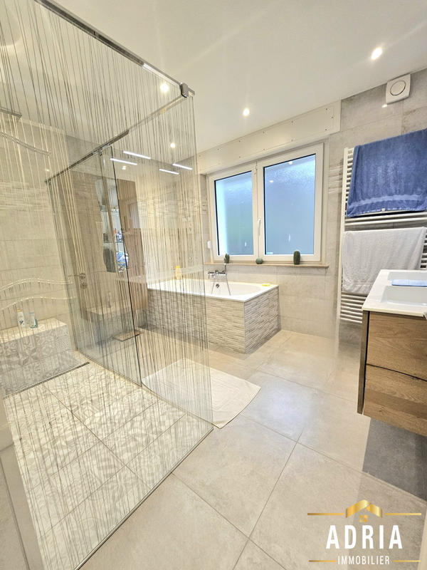 Maison - 102 m² - 6 pièces