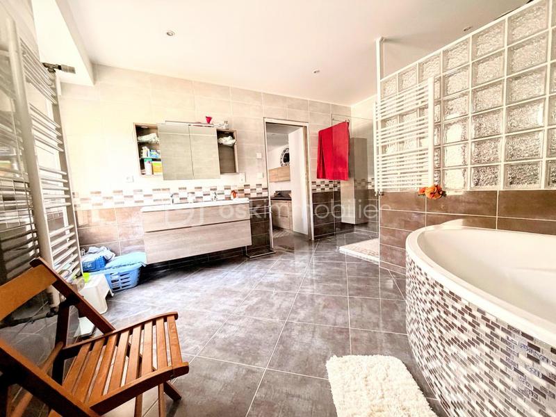 Maison - 289 m² - 12 pièces