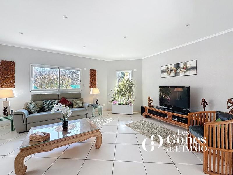 Propriété - 220 m² - 7 pièces