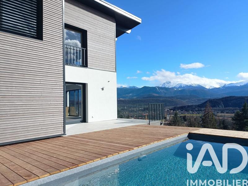 Maison - 248 m² - 8 pièces