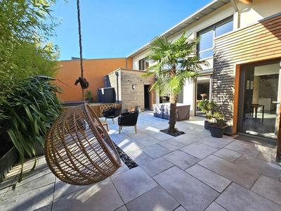 Maison - 194 m² - 9 pièces