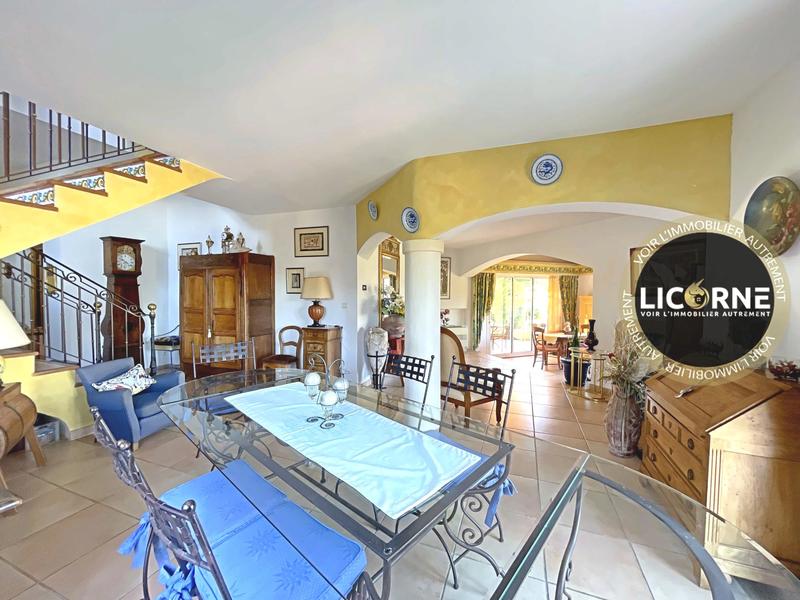 Maison - 180 m² - 8 pièces