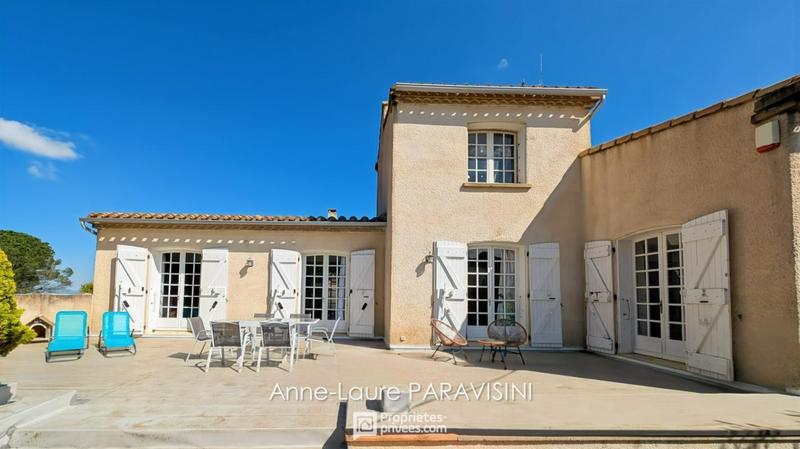 Maison - 270 m² - 10 pièces