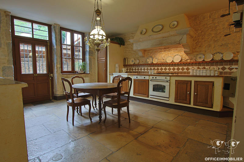 Maison - 380 m² - 9 pièces