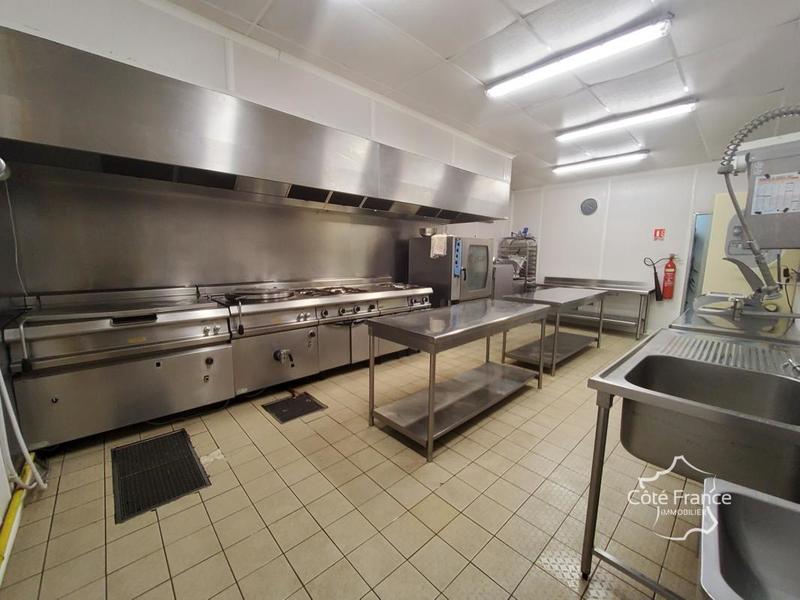 Local d'activité / Entrepôt - 208 m²