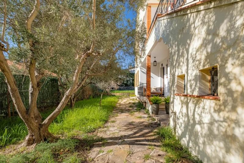 Studio - 100 m² - 4 pièces