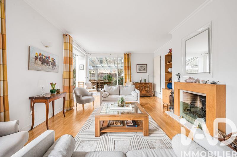 Maison - 237 m² - 8 pièces