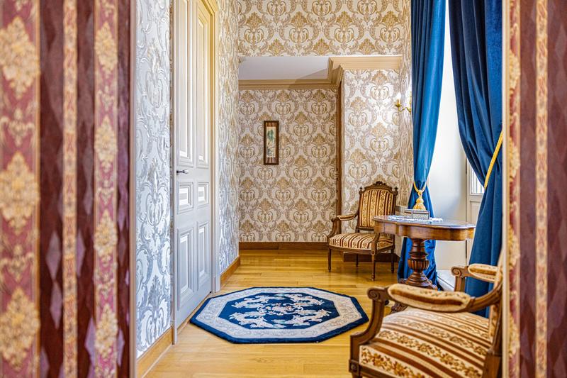 Propriété - 1 125 m² - 25 pièces