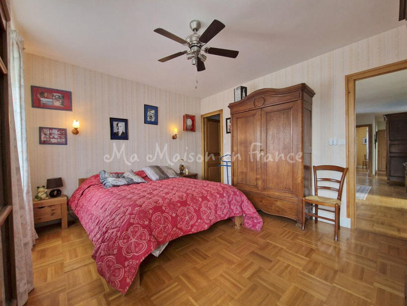 Maison - 350 m² - 13 pièces