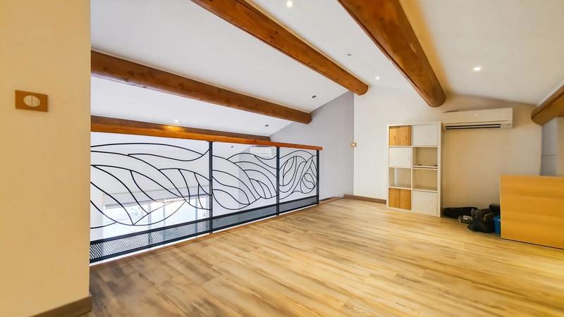 Maison - 204 m² - 5 pièces