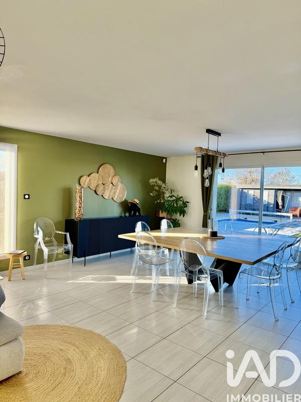 Maison - 198 m² - 7 pièces