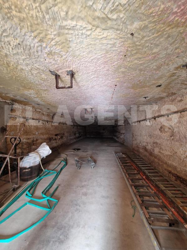 Maison - 220 m² - 8 pièces