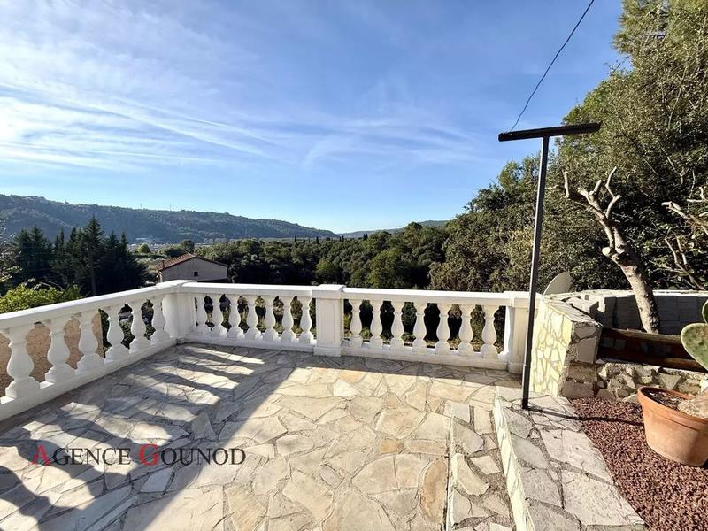 Maison - 91 m² - 5 pièces