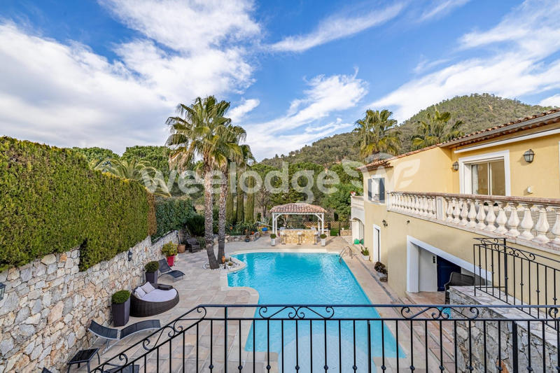 Villa - 205 m² - 7 pièces