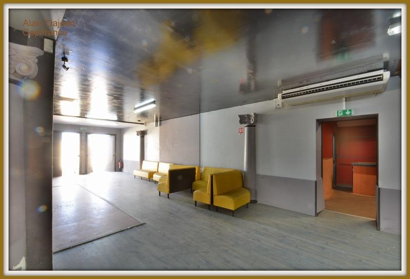 Maison - 300 m² - 1 pièce