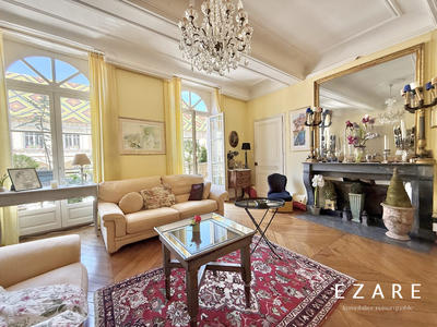 Maison - 470 m² - 15 pièces