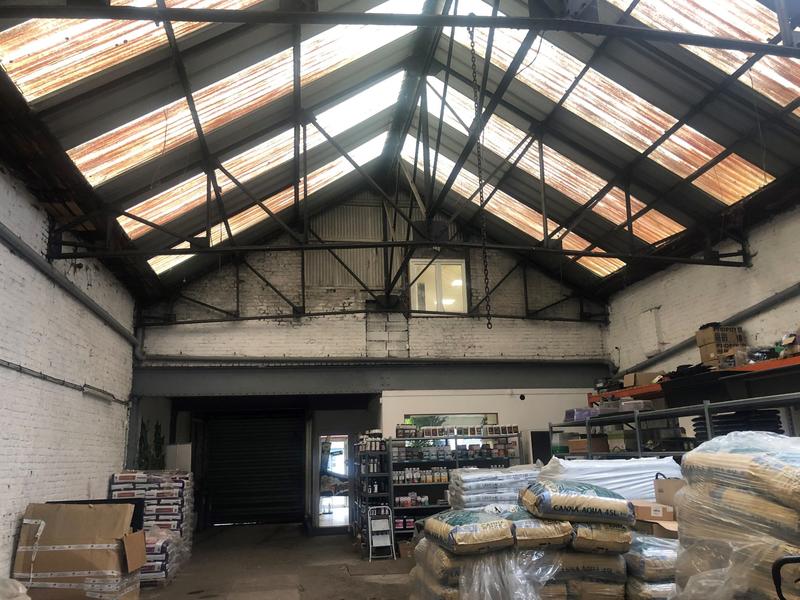 Local d'activités - 113 m²