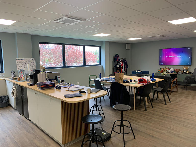 Local d'activité / Entrepôt - 360 m² - 6 pièces