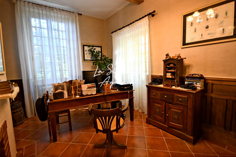 Maison - 341 m² - 16 pièces