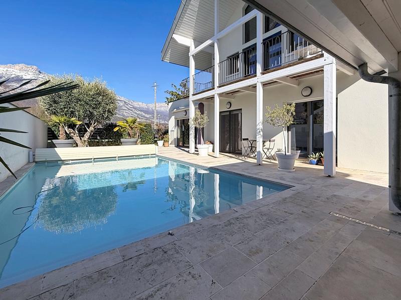 Maison - 195 m² - 6 pièces