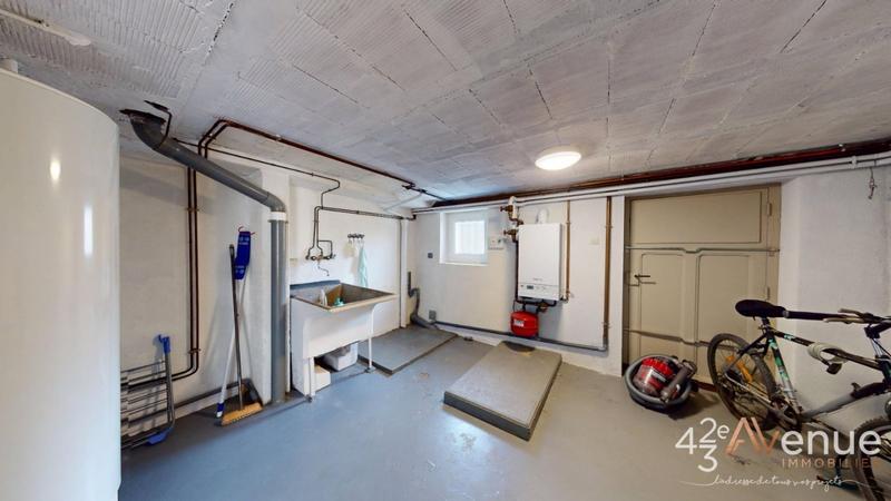 Maison - 186 m² - 8 pièces