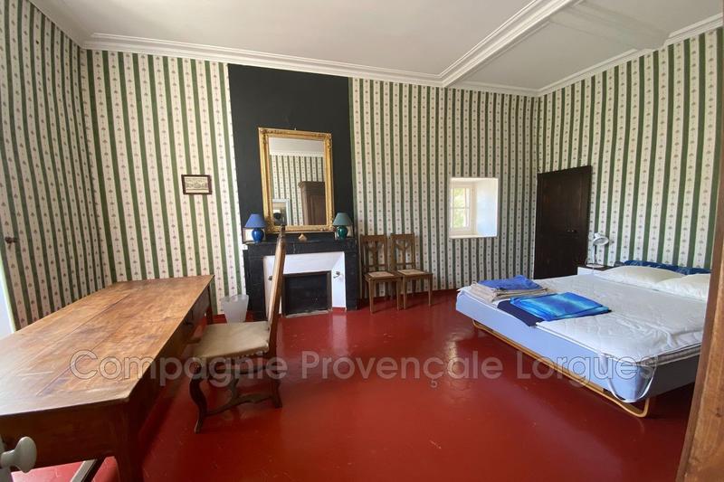 Maison - 1 150 m² - 25 pièces