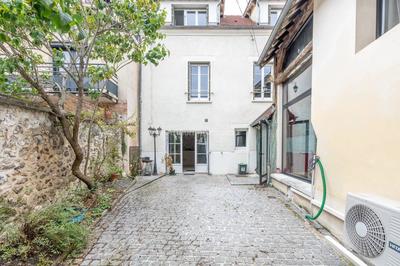 Maison - 223 m² - 8 pièces
