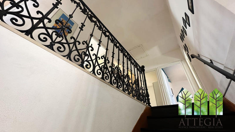 Maison - 317 m² - 14 pièces